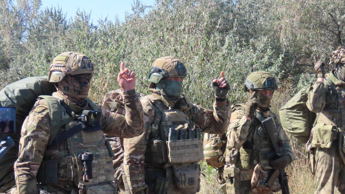 «Слушайте воздух»: чему учат бойцов инструкторы 49-й армии перед отправкой на передовую
