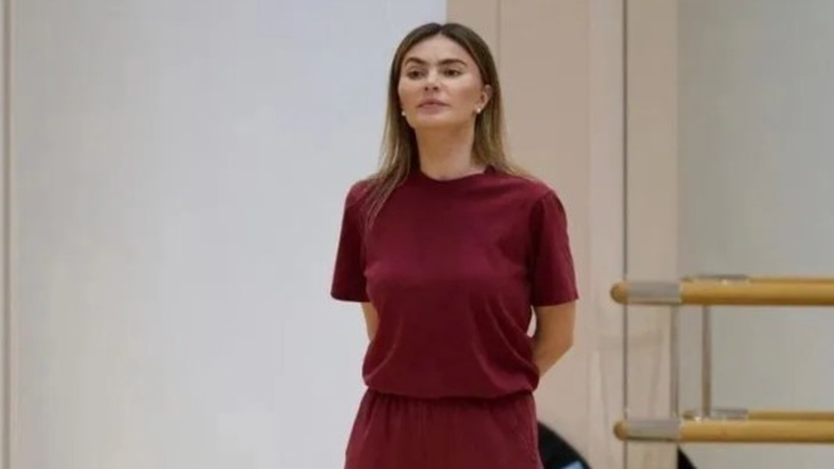 Алина Кабаева в спортивном костюме посетила свою академию «Небесная грация» в Сочи