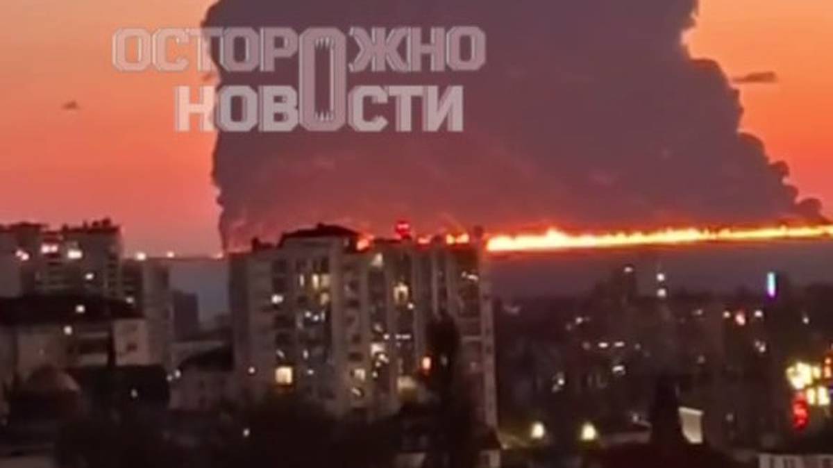 СМИ: Мощный пожар произошел на судне в Черном море