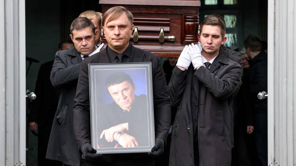 Анатолия Кашпировского проводили в последний путь на Троекуровском кладбище
