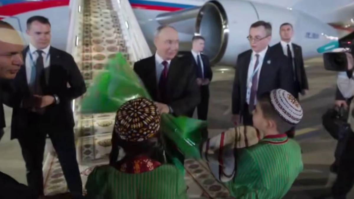 Путин прибыл в Туркмению на заседание Совета лидеров СНГ и экологический саммит