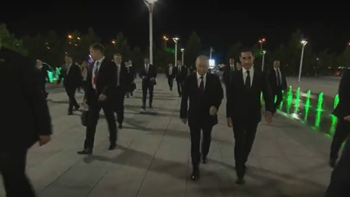 Путин и президент Туркменистана обсудили двусторонние отношения
