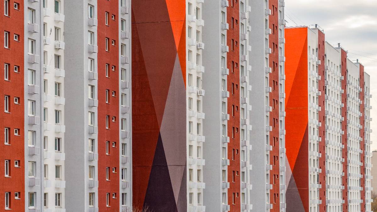 Более 550 фасадов жилых домов обновили в Москве в рамках программы капремонта