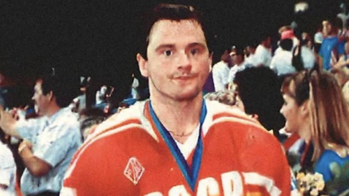 Чемпион мира по хоккею Татаринов заявил, что продает свои медали ради жилья