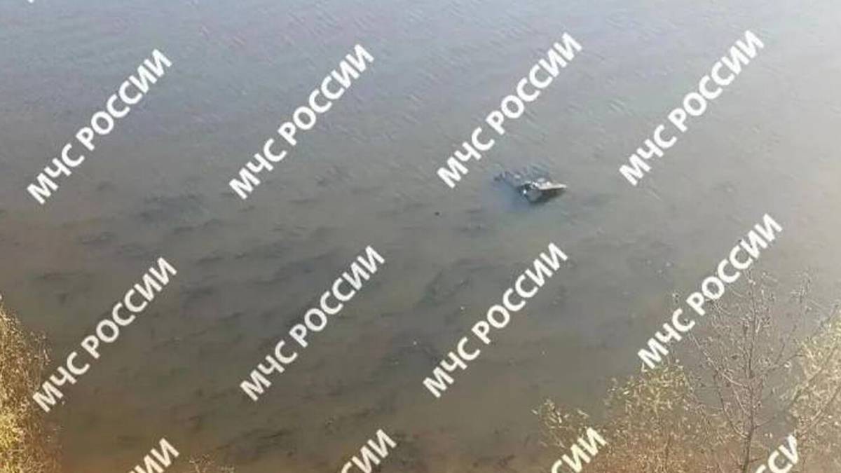 Двое человек погибли в утонувшем автомобиле в Татарстане