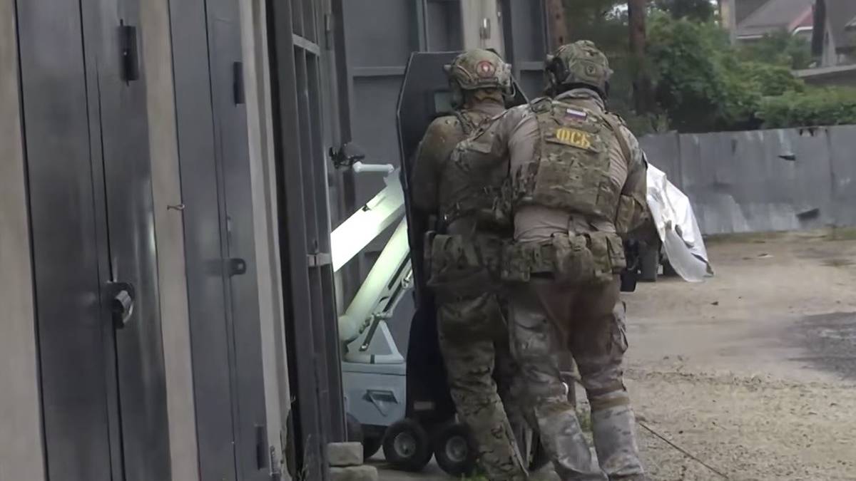ФСБ показала кадры склада с БПЛА и боеприпасами ВСУ в Воронеже