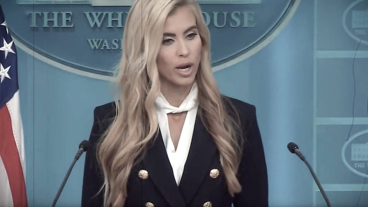 Новая пресс-секретарь Трампа на брифинге случайно назвала своего мужа президентом
