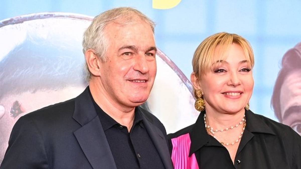Муж Арины Шараповой добивается встреч с сыном, которого ему родила любовница