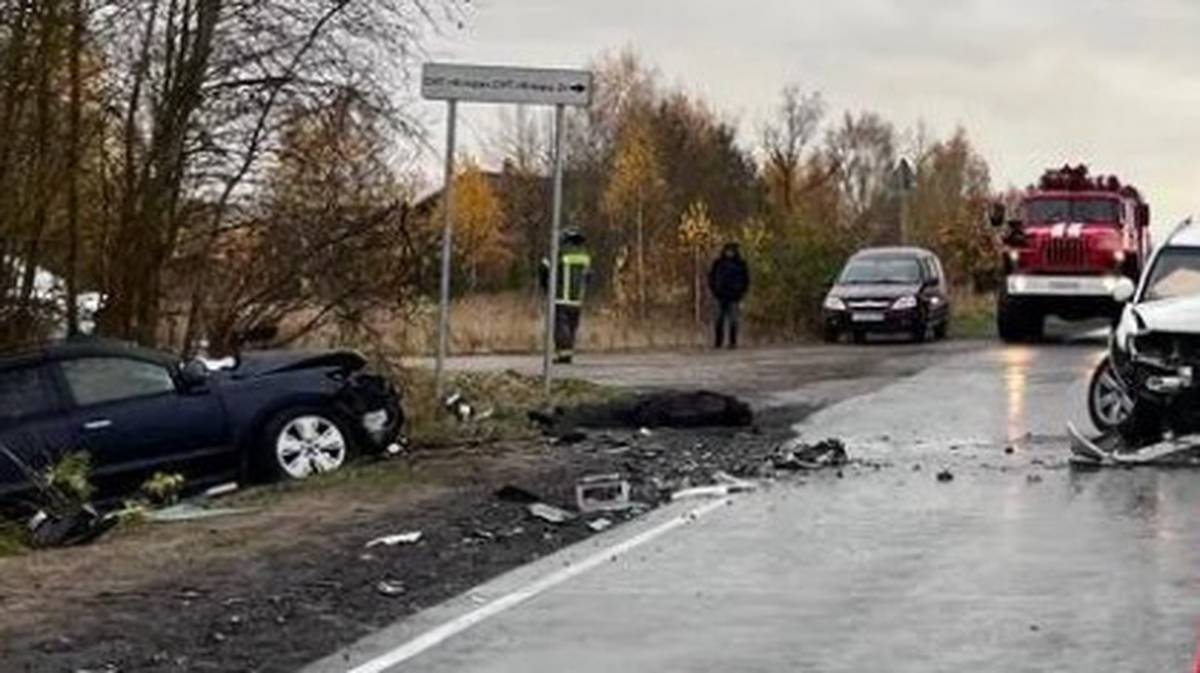 Один человек погиб при столкновении двух внедорожников на трассе под Чеховым