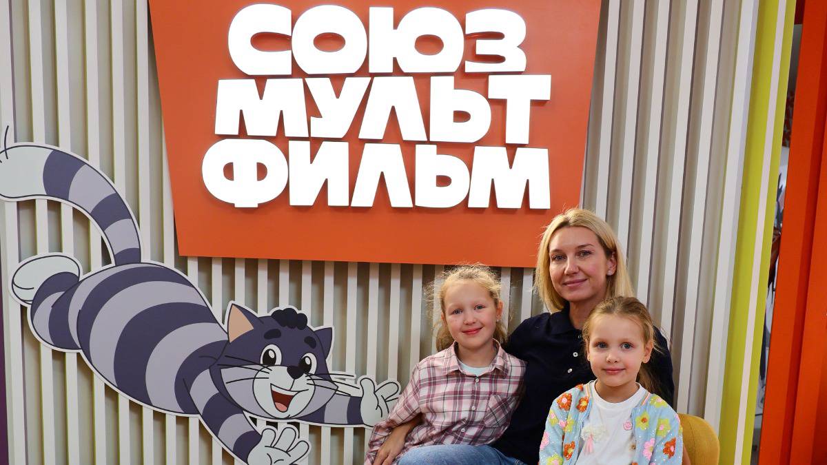Ждать играючи: как детский клуб на Ленинградском вокзале поможет в семейной поездке