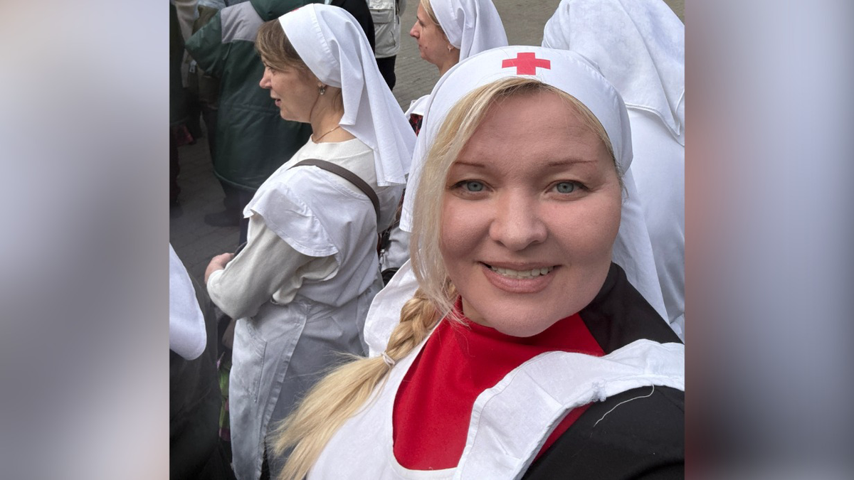 «Рожу 100 — и на всех любви хватит»: как многодетная мама Лена с 12 детьми спасает бойцов СВО и раб…