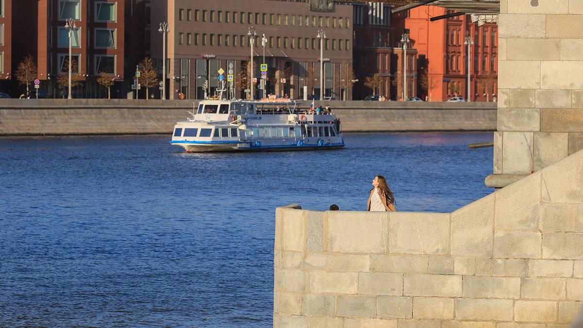 Синоптики сообщили о солнечной и сухой погоде в Москве 28 октября
