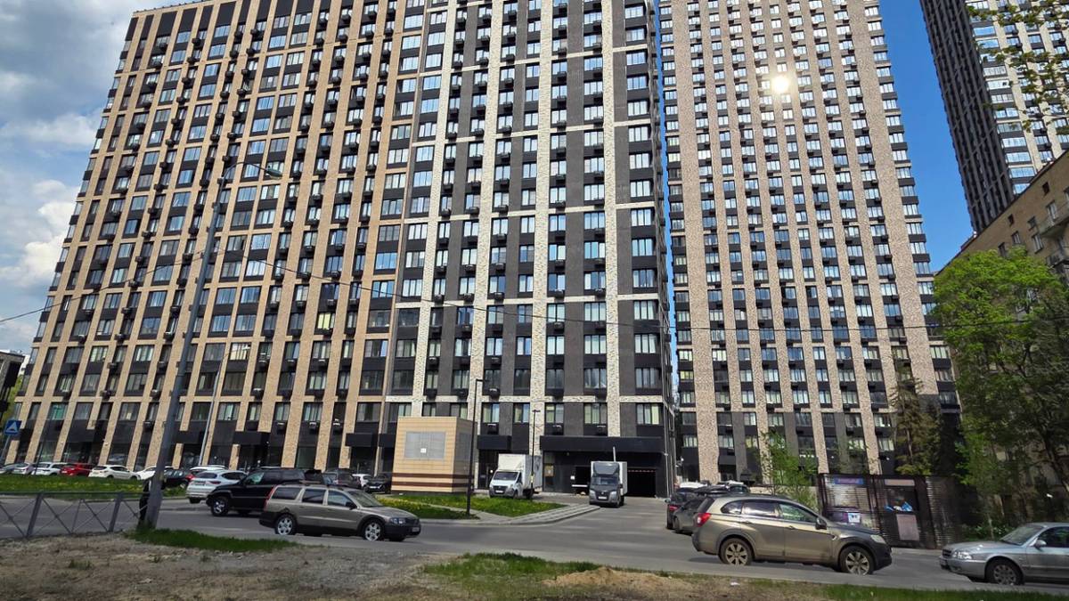 Четыре крупных коммерческих помещения на Фестивальной улице выставили на торги