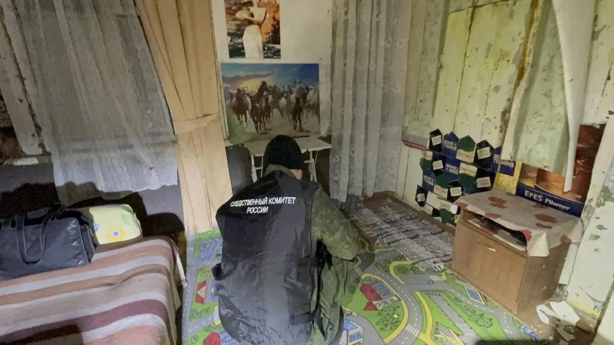 Женщина в Хабаровске оставила трехлетнюю дочь одну в квартире с включенной плитой