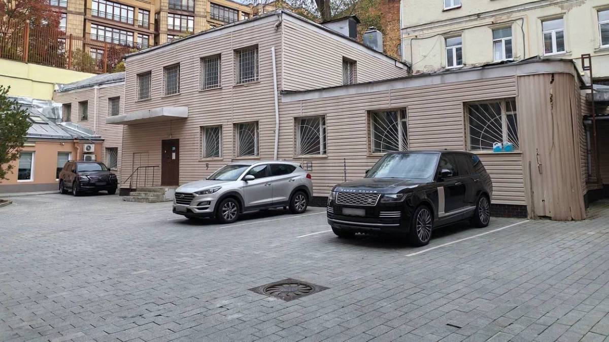 Здание с земельным участком на Неглинной выставили на торги