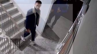 Курьер в Екатеринбурге облил маслом дверь клиентки из-за замечания об опоздании