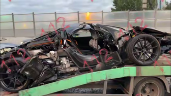 Автомобиль McLaren за 20 млн рублей столкнулся с «Газелью» на улице Генерала Дорохова