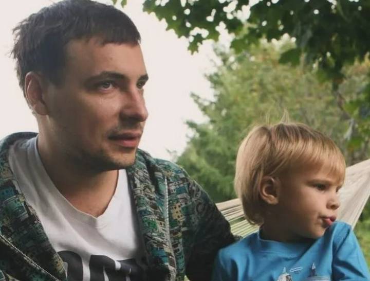 Актер Евгений Цыганов показал редкие фото с сыном в день его 20-летия