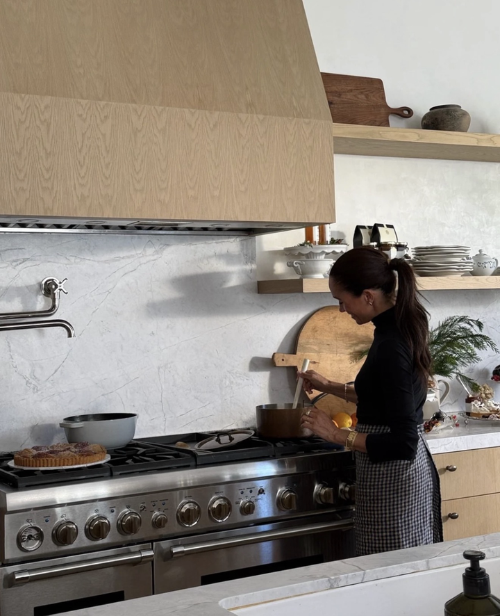 Меган Маркл раскритиковали за фото у выключенной плиты на кухне