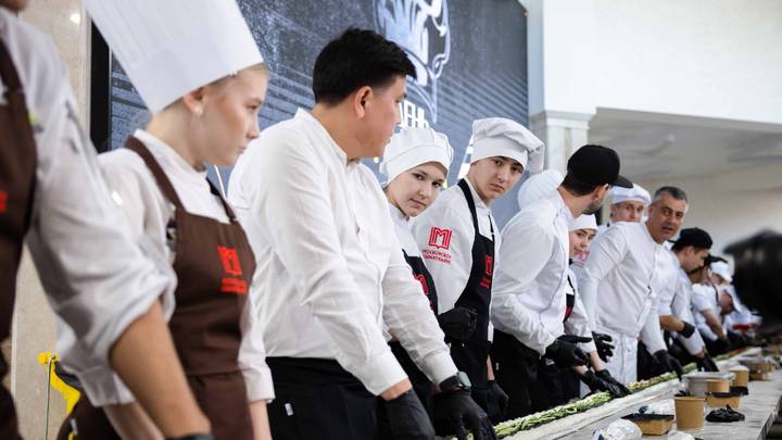 «Самое вкусное — оладьи из лопуха»: история московского шеф-повара, который променял рестораны на лес