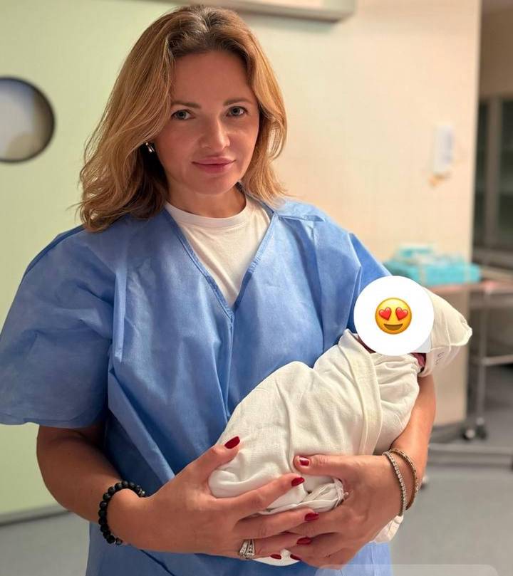 Екатерина Солоцинская с новорожденным ребенком Елизаветы Песковой